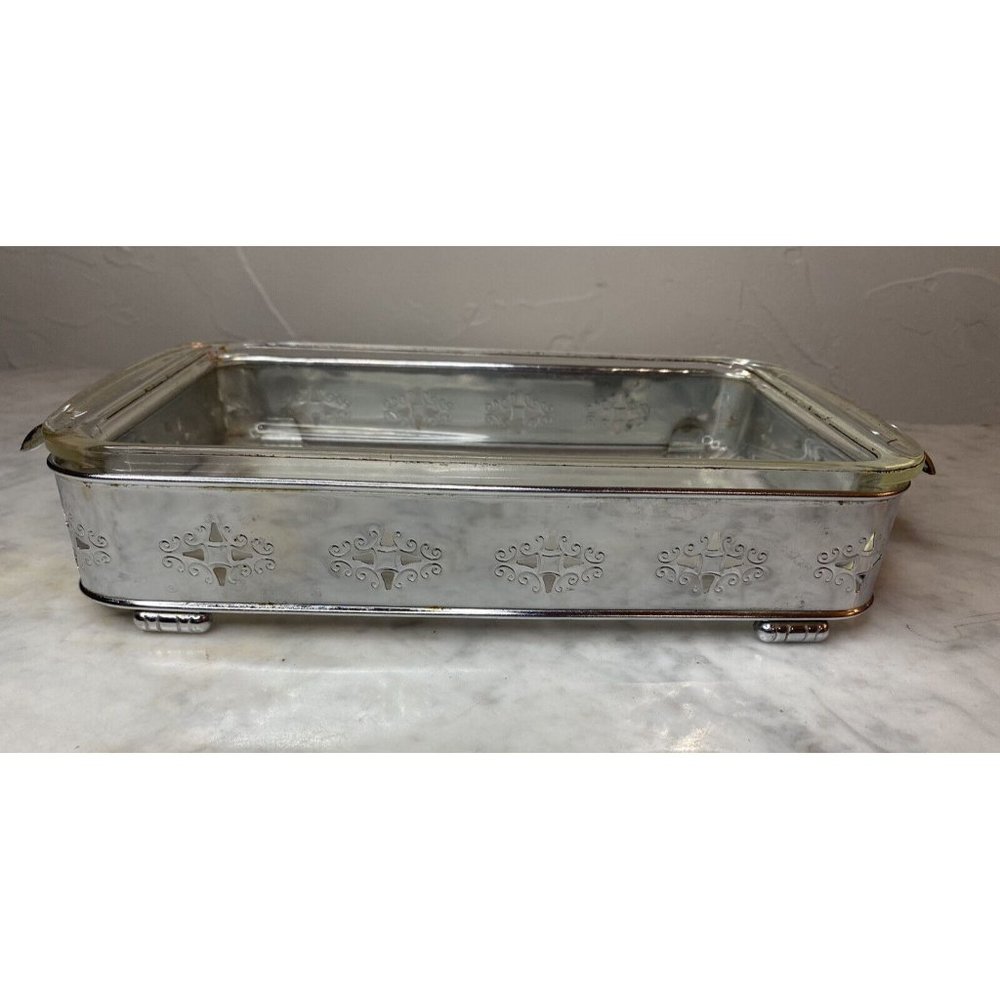 Vintage Pyrex #231 1.5qt With Matching Silver Tray